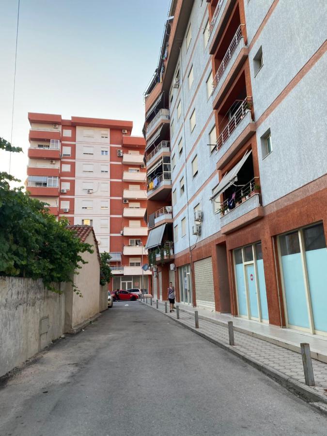 Downtown Apartment Fier Exterior foto